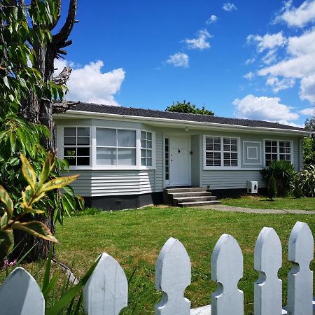 Cheerful 4 Bedroom Holiday Home 로토루아 외부 사진