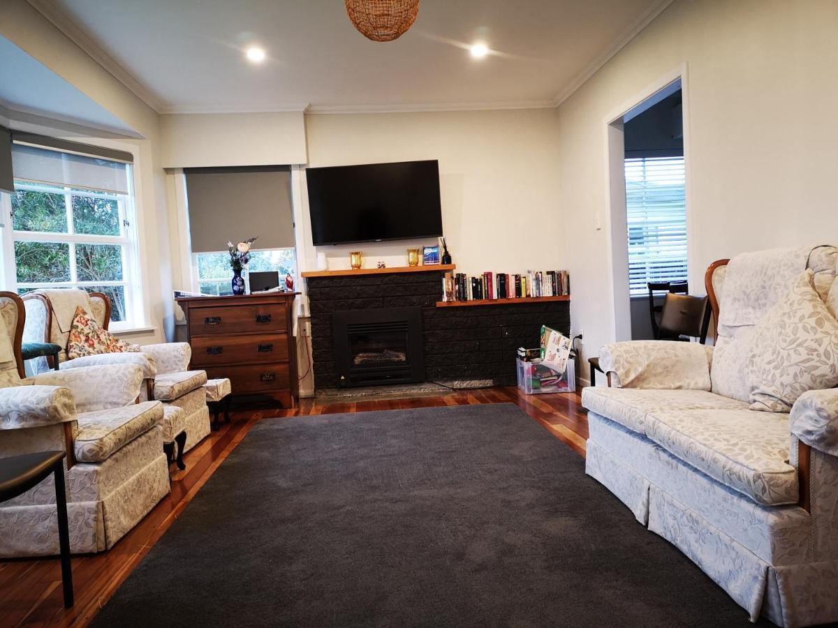 Cheerful 4 Bedroom Holiday Home 로토루아 외부 사진
