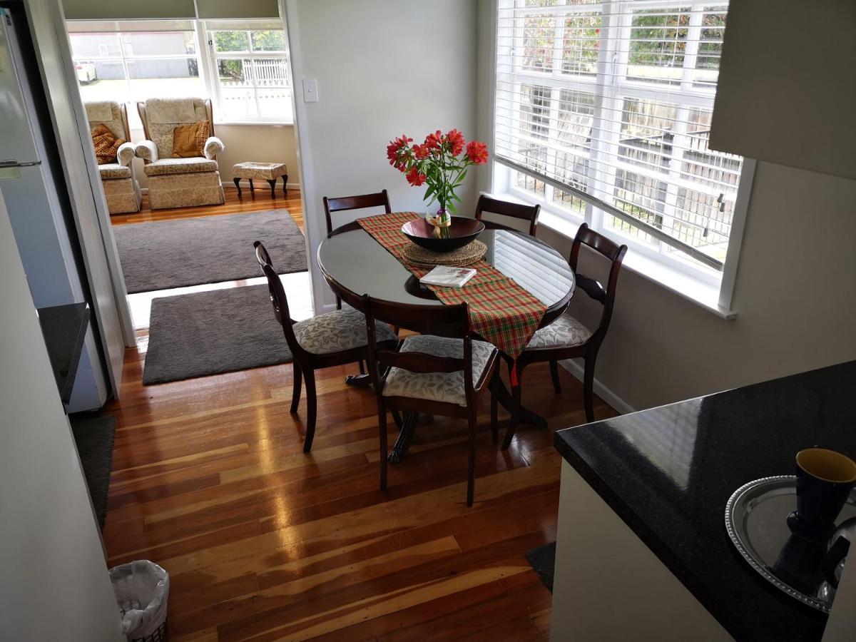 Cheerful 4 Bedroom Holiday Home 로토루아 외부 사진
