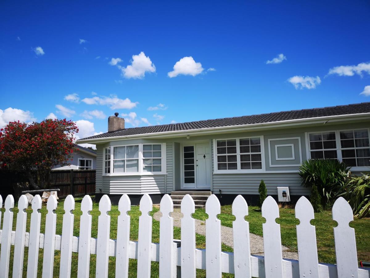 Cheerful 4 Bedroom Holiday Home 로토루아 외부 사진