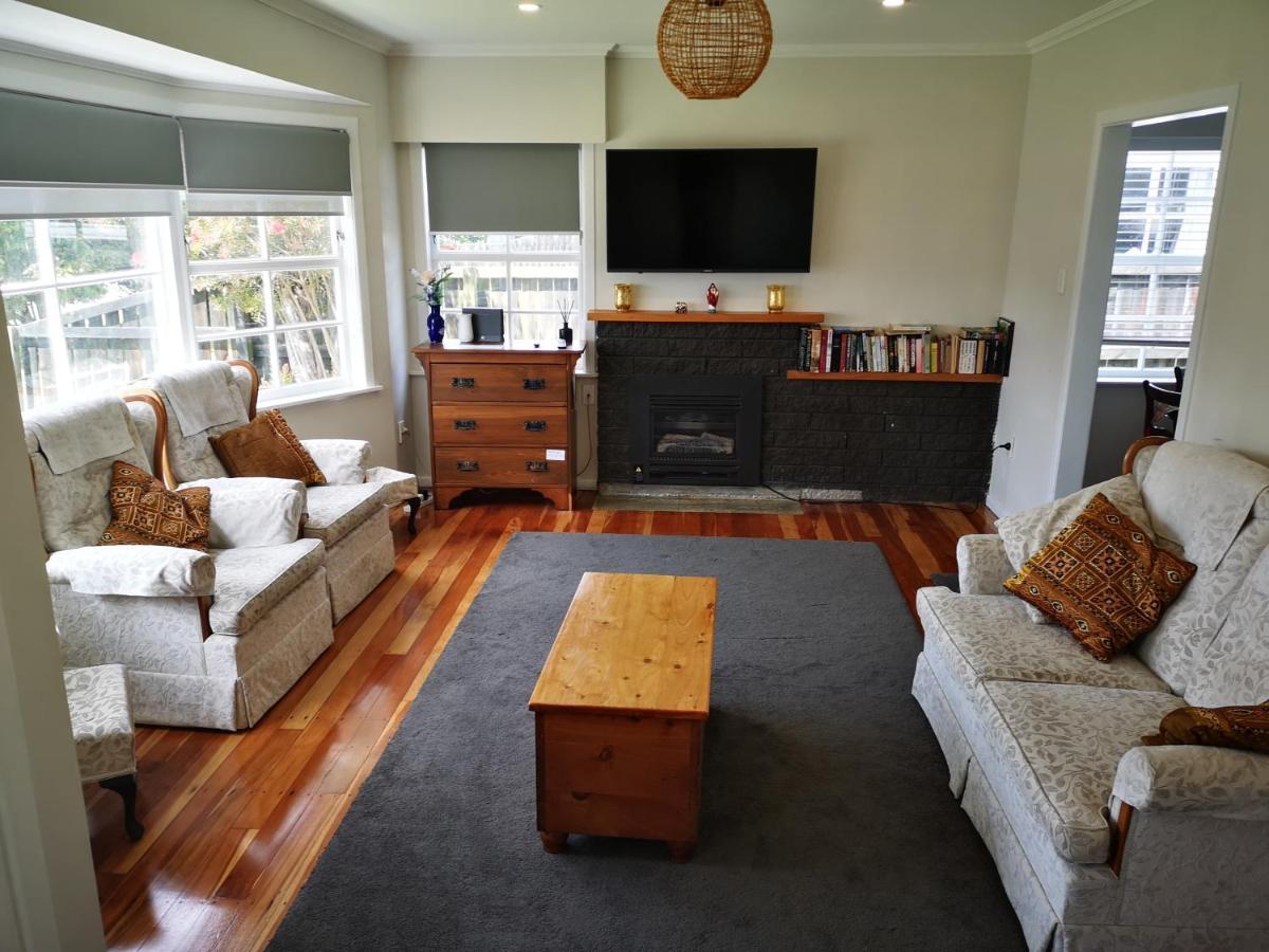 Cheerful 4 Bedroom Holiday Home 로토루아 외부 사진