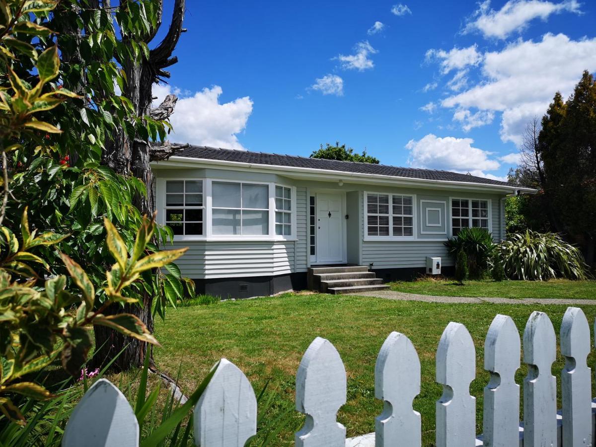 Cheerful 4 Bedroom Holiday Home 로토루아 외부 사진