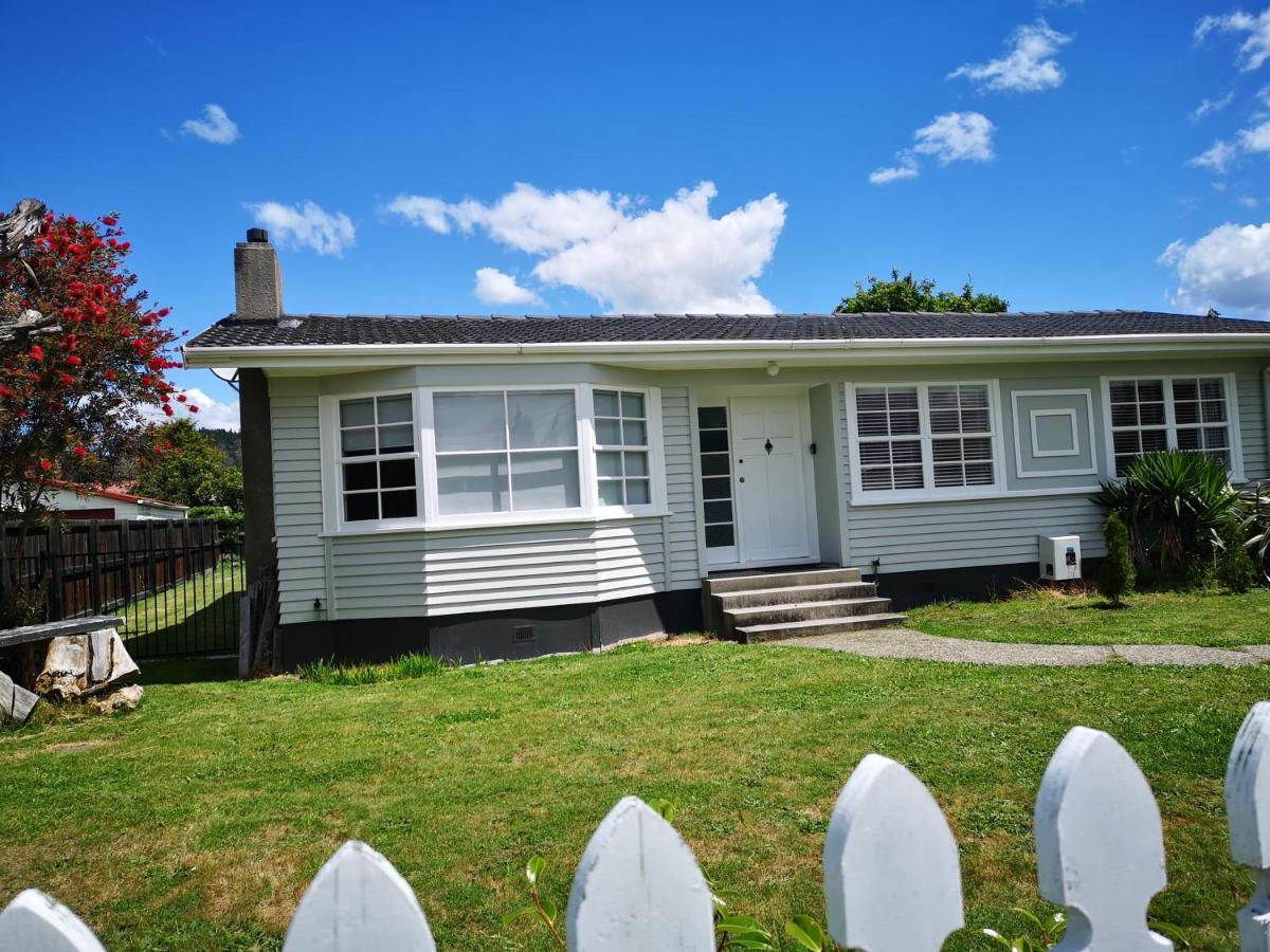 Cheerful 4 Bedroom Holiday Home 로토루아 외부 사진